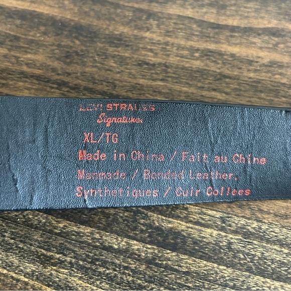 Levi Strauss Black Leather Belt with Silver Buckle, Size X-LARGE. - Picture 3 of 6